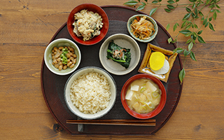 H̃LzuH̎OvŌNIȑ̂Â