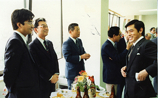 �u�Ƃ̑n�Ȃ�v�`��\������В��E�����̃��b�Z�[�W�`